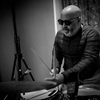 Leon Parker, percussions