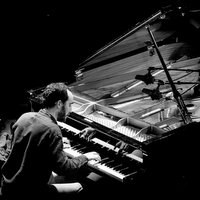 Mathieu Belis, piano
